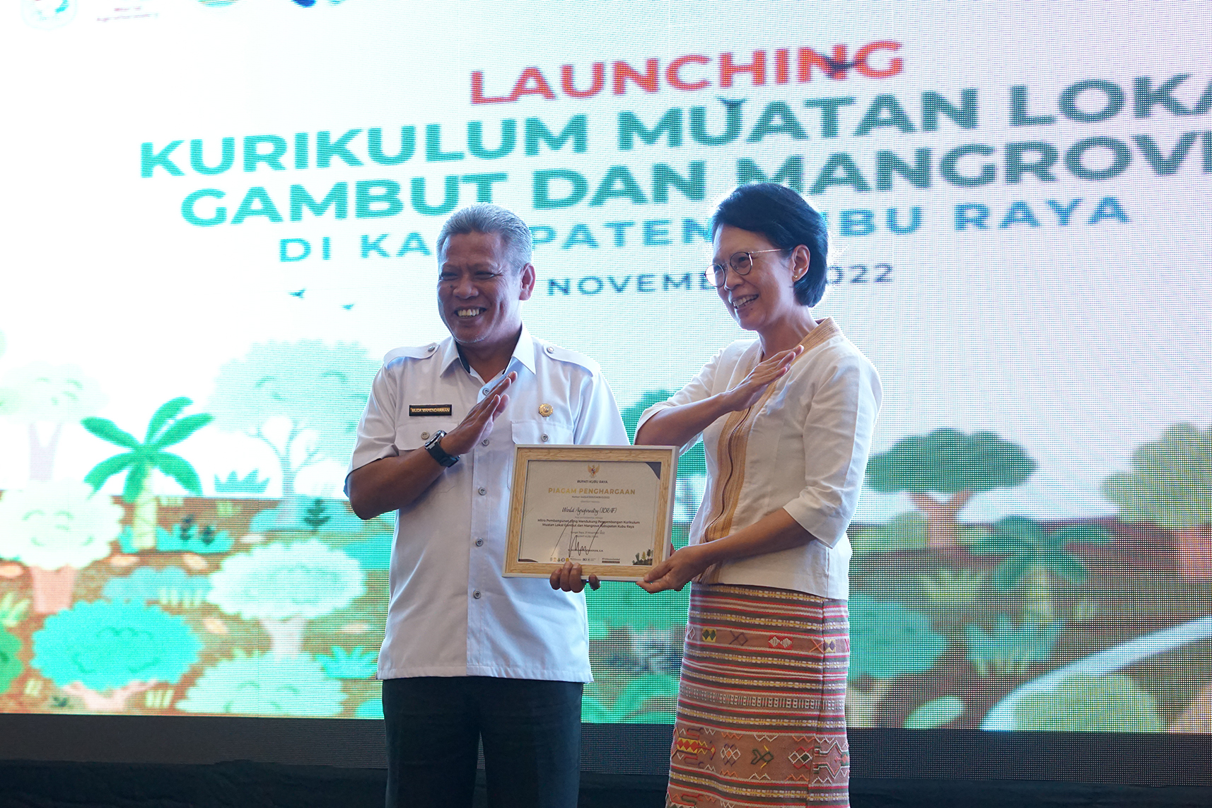 UNTUK GENERASI MASA DEPAN: Launching Kurikulum Muatan Lokal Gambut dan Mangrove di Kabupaten Kubu Raya