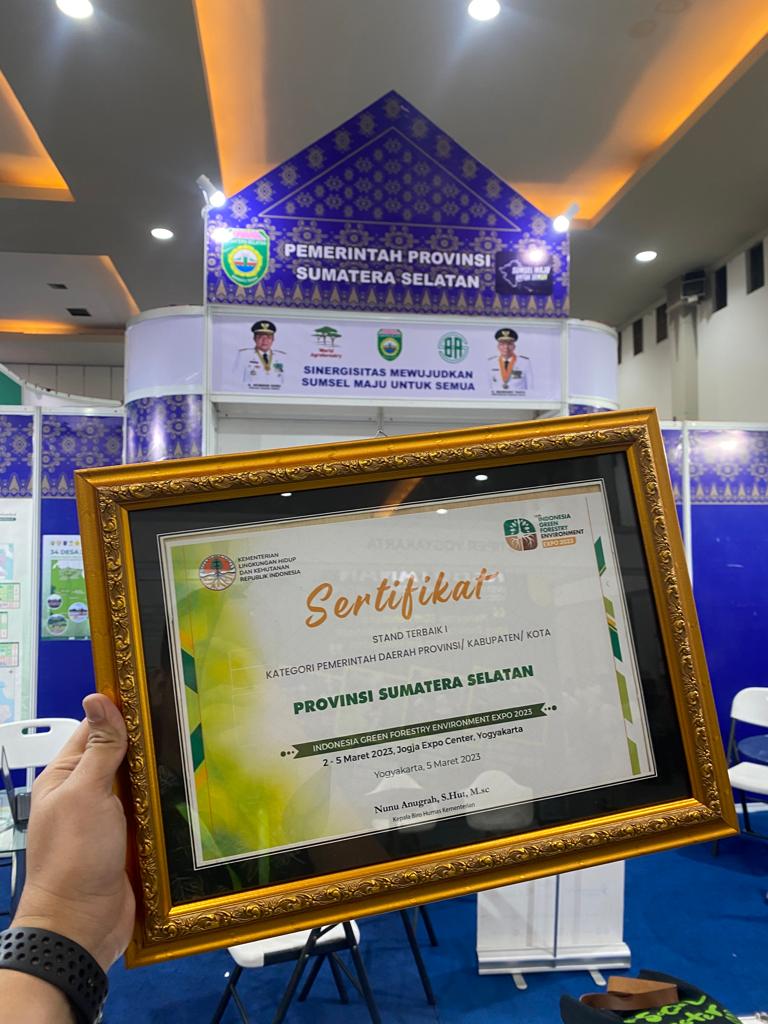 KLHK Nobatkan Stand Terbaik 1 untuk Provinsi Sumatera Selatan dan ICRAF pada Indonesia Green Forestry Environment Expo 2023